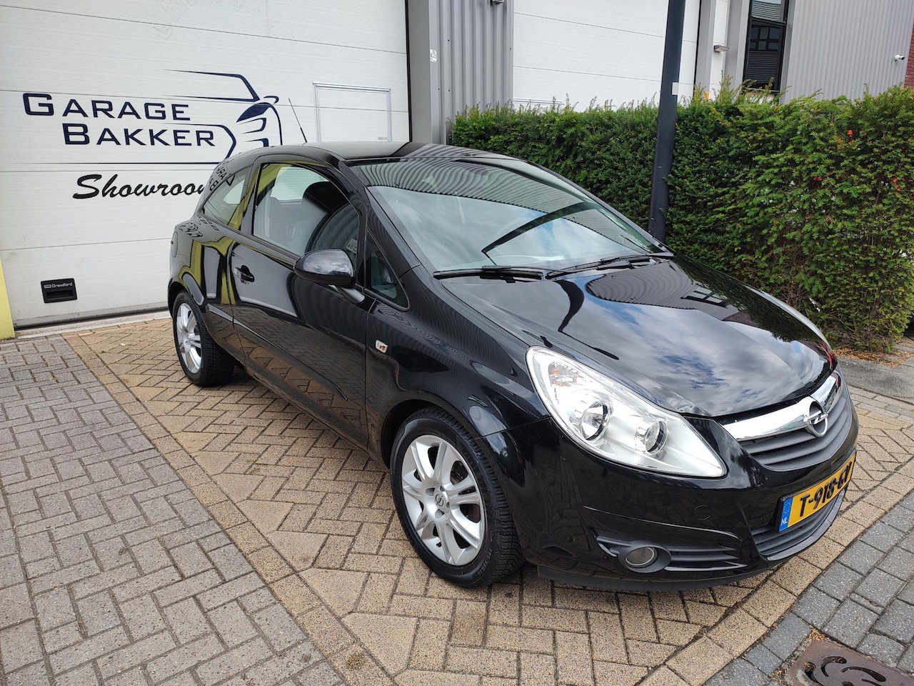 Opel Corsa - 1.2-16V Enjoy Airco All-Season Nette auto - AutoWereld.nl