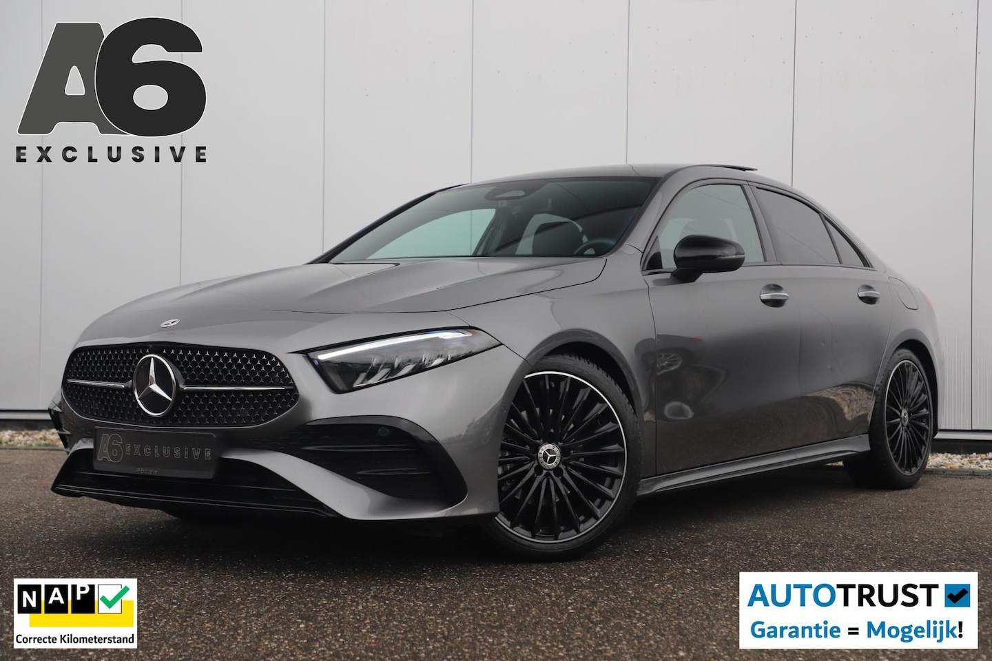 Mercedes-Benz A-klasse - 180 AMG Line Night Pakket Automaat Panoramadak 19 inch Keyless Sfeerverlichting Burmester - AutoWereld.nl