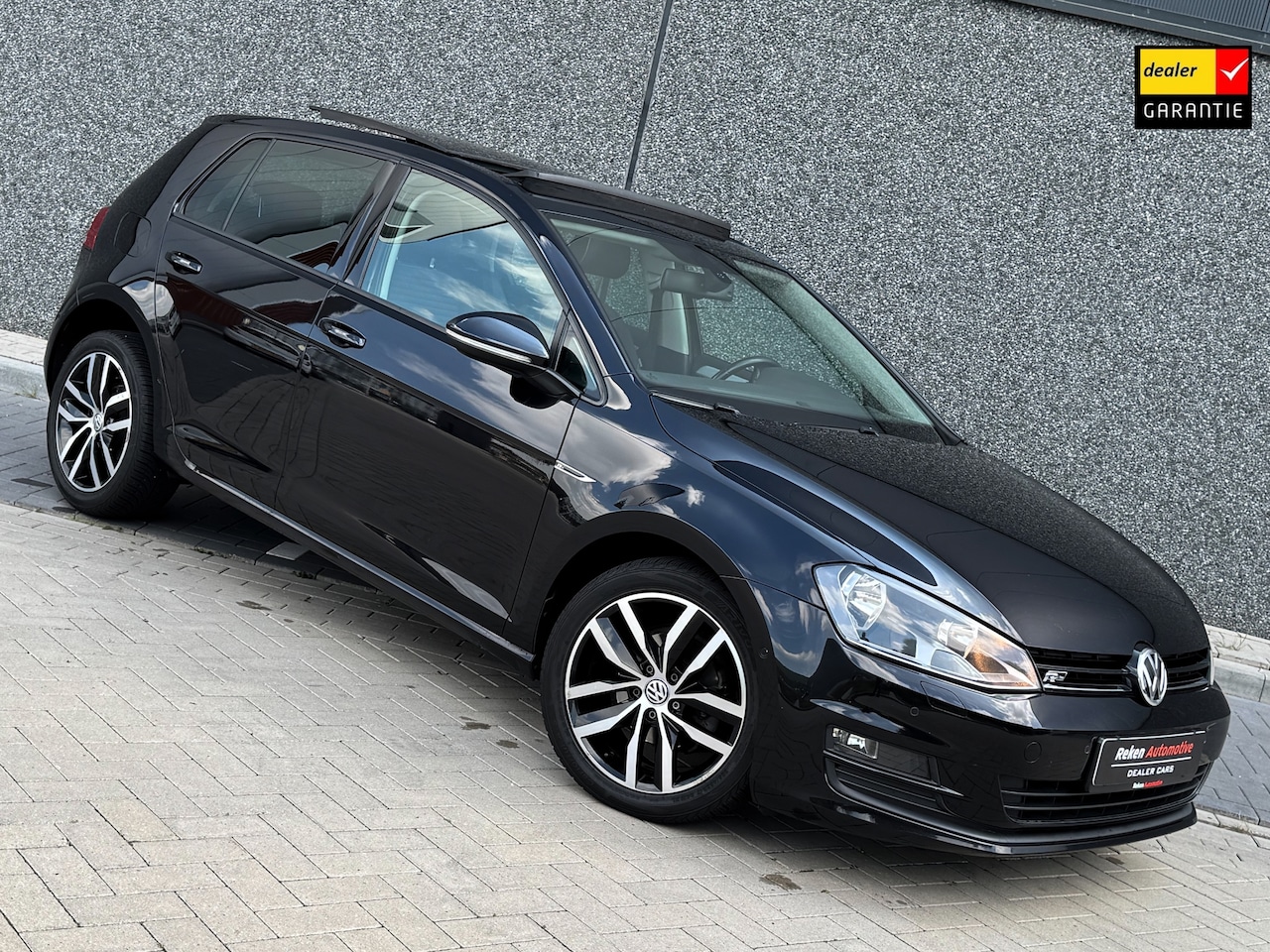 Volkswagen Golf - 1.2 TSI R-line Pano Carplay Clima Dealer Onh - AutoWereld.nl