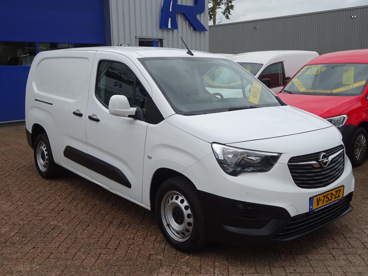 Opel Combo - 1.6D L2H1 Edition CRUISE PDC GROOT NAVIGATIE Verlengd model - AutoWereld.nl