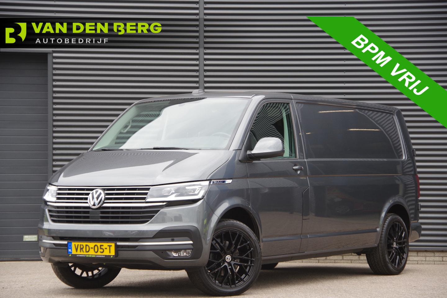 Volkswagen Transporter - 2.0 TDI L2 BULLI, 150PK AUT. LED, ADAPT. CRUISE, DIGITAL COCKPIT, CAMERA, NAVI, AIRCO, APP - AutoWereld.nl
