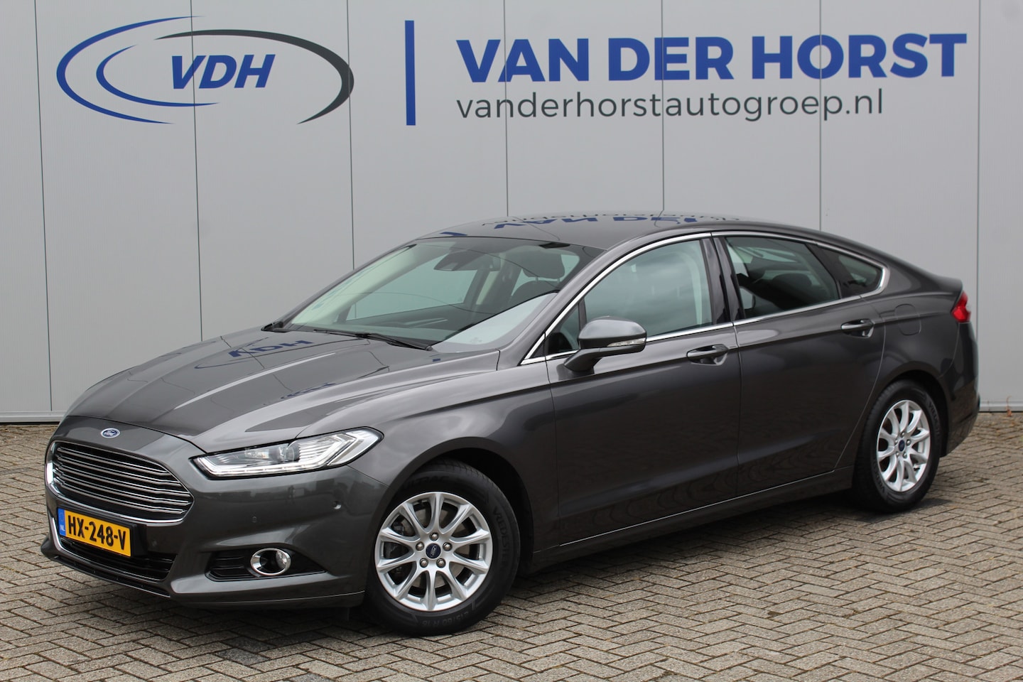 Ford Mondeo - 1.5-160pk Titanium. U wenst een comfortabele reiswagen ? Zoek niet verder ! Volautm. airco - AutoWereld.nl