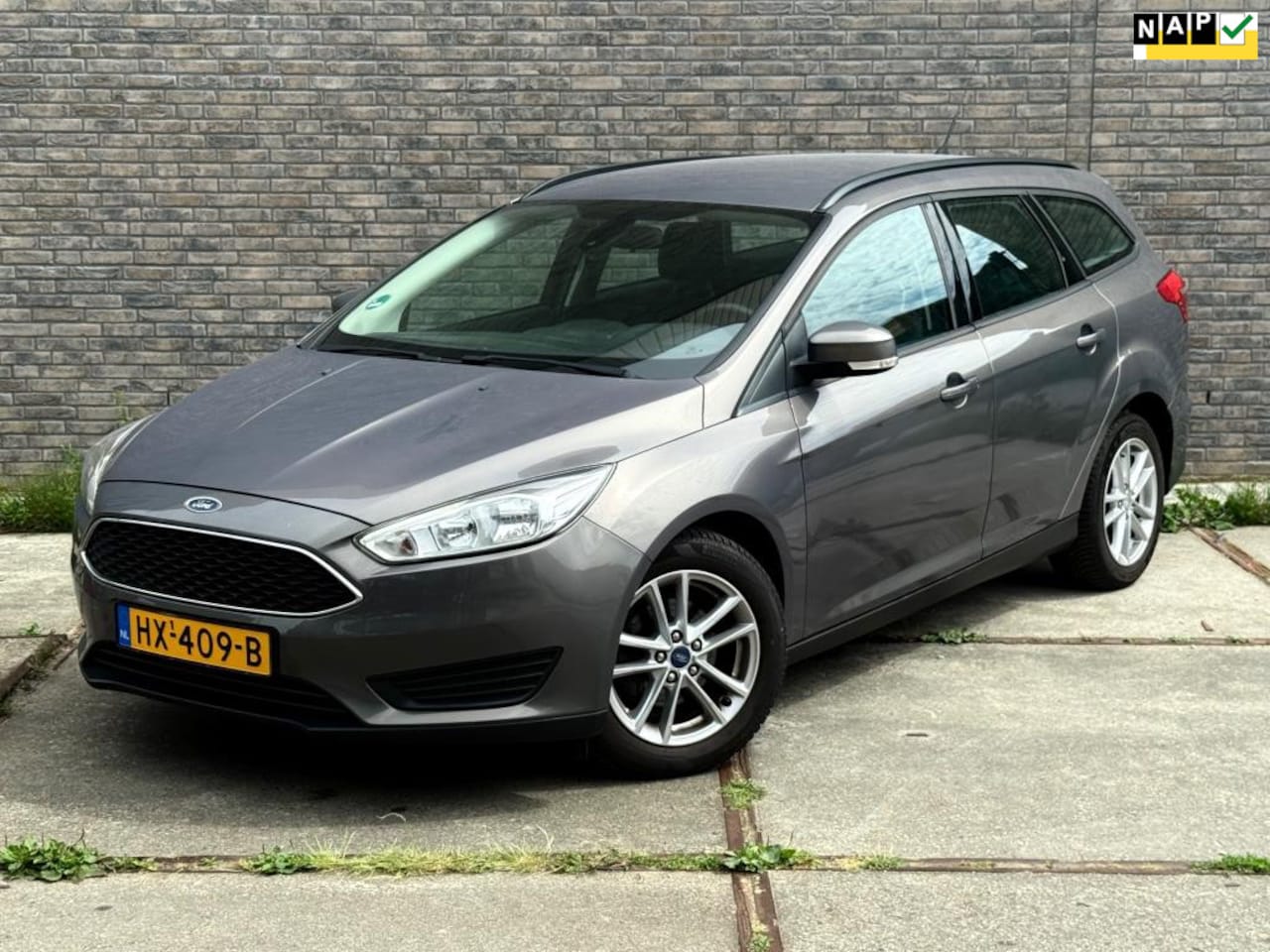 Ford Focus Wagon - 1.0 Trend Edition Navigatie - AutoWereld.nl