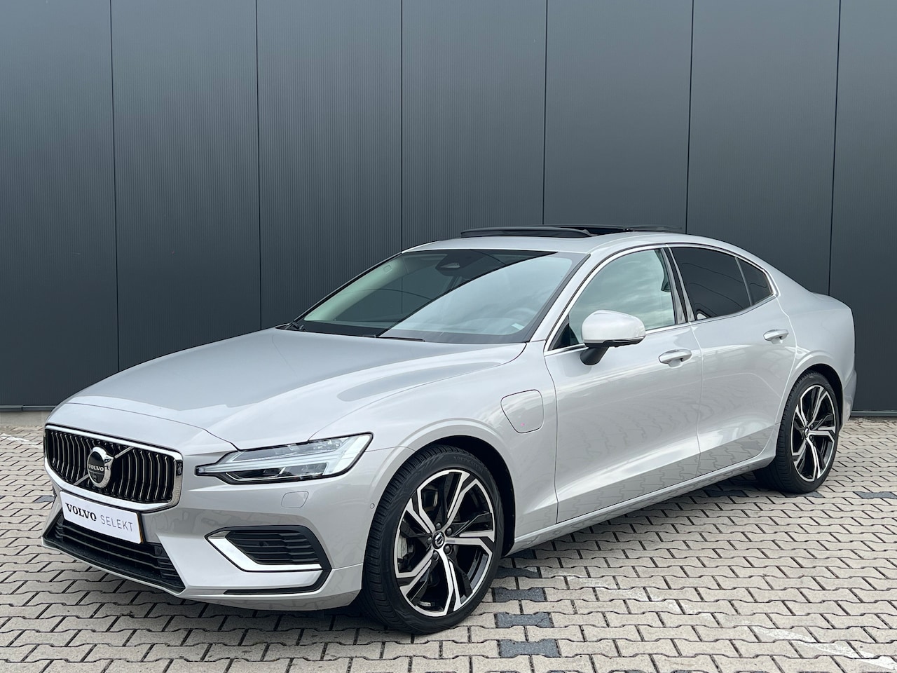 Volvo S60 - Recharge T6 AWD Ultimate Bright | Panoramadak | Stoel en Stuurwiel verwarming | Harman Kar - AutoWereld.nl