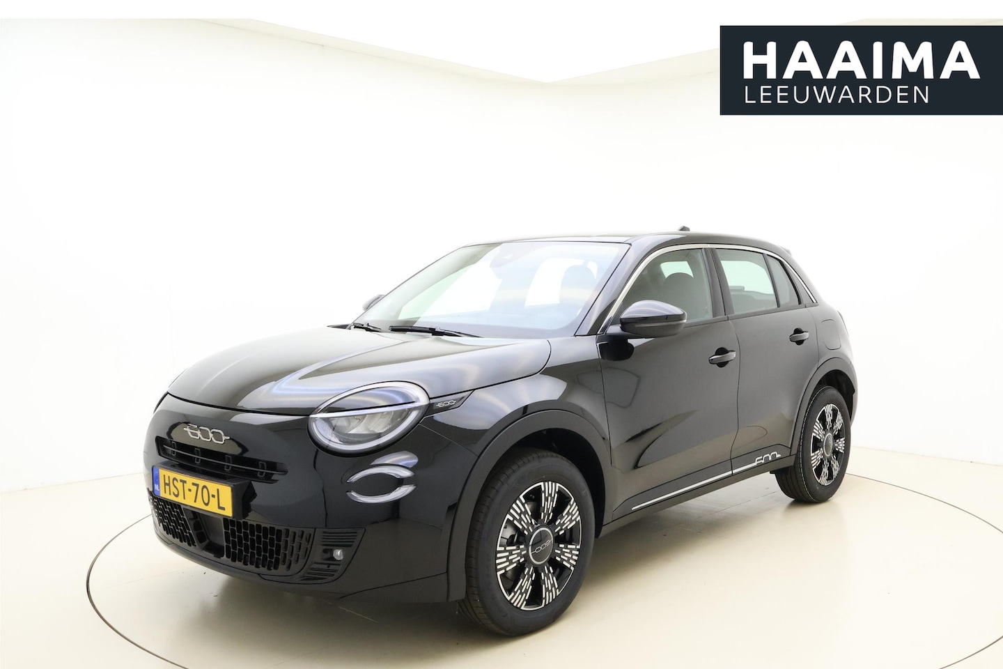 Fiat 600 - 1.2 Hybrid Black Edition | Apple Carplay/Android auto | Parkeersensoren | 17'' lichtmetale - AutoWereld.nl