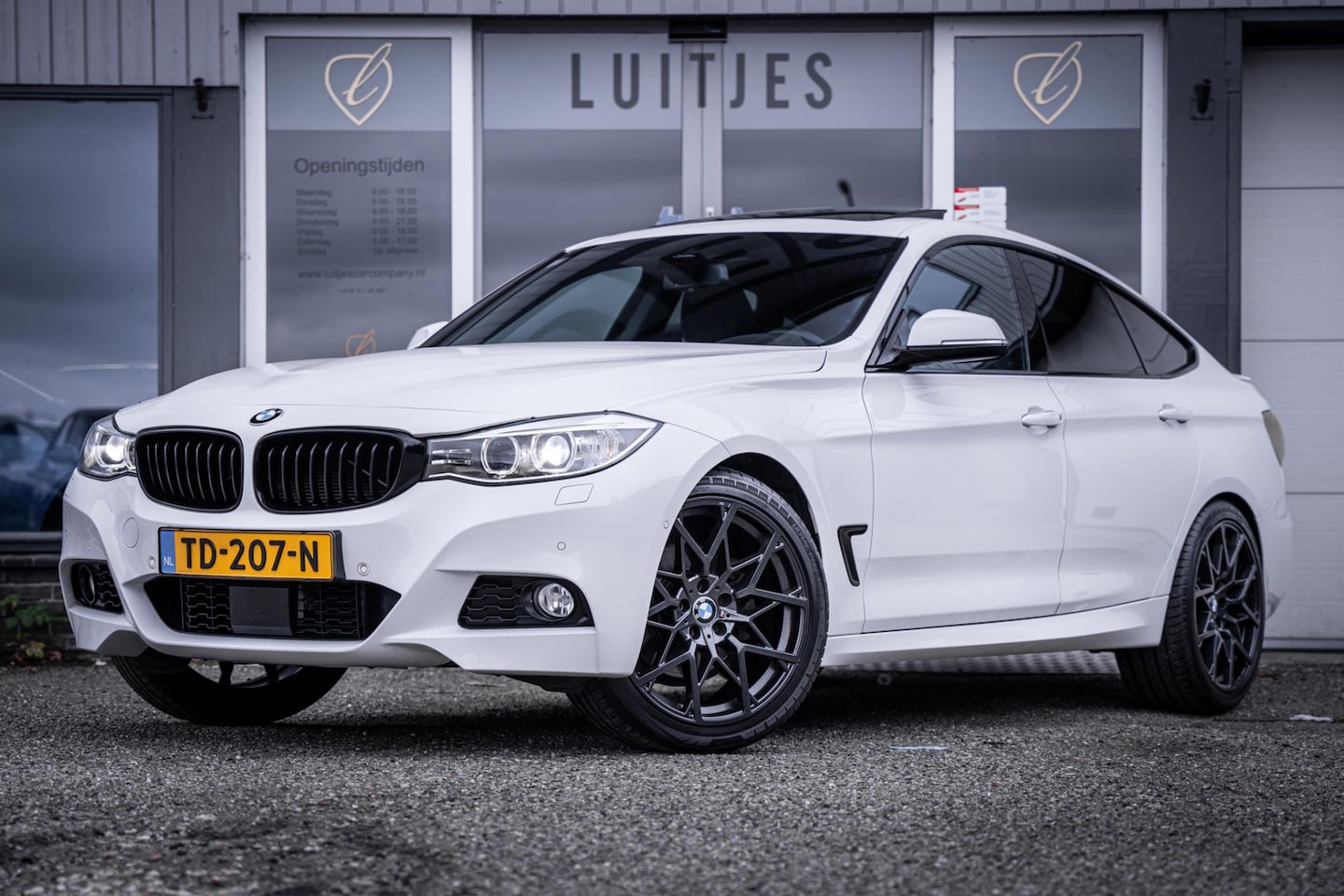 BMW 3-serie Gran Turismo - 328i xDrive M-Sport I Pano-dak I HuD I Camera I Alcantara I Elek.achterklep I Topconditie! - AutoWereld.nl