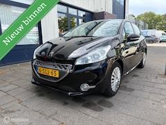 Peugeot 208 - 1.4 e-HDi Active AUTOMAAT/ECC/NAVI/PANO/PDC/NAP/