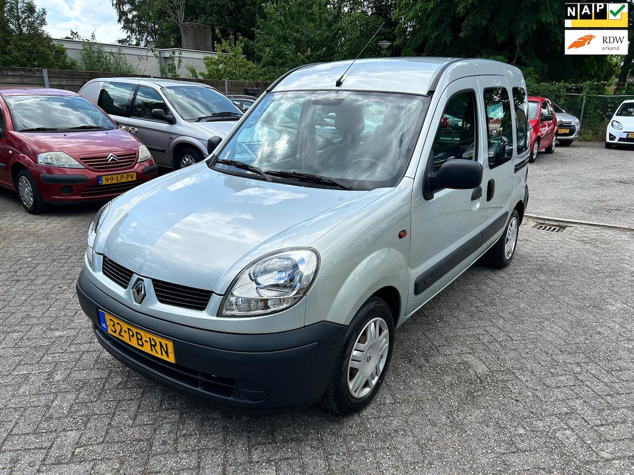 Renault Kangoo - 1.2-16V Privilège // Benzine // Personen - AutoWereld.nl