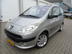 Peugeot 1007 - 1.4-16V Gentry