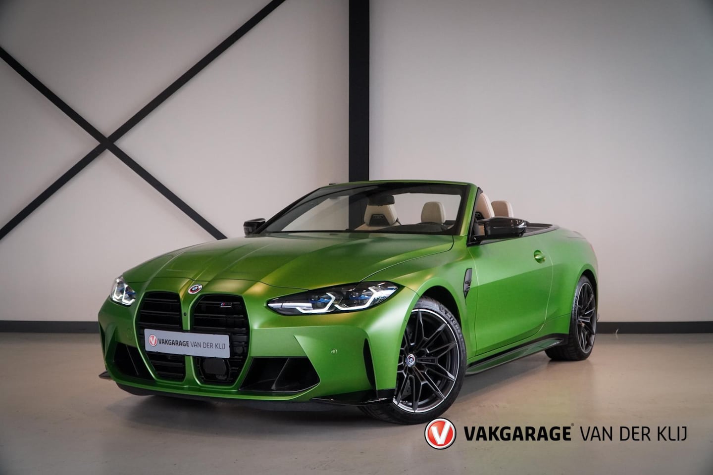 BMW M4 - 4-serie Cabrio xDrive Competition | 'Individual Frozen Tampa Bay Green' | Carbon Pakket | - AutoWereld.nl