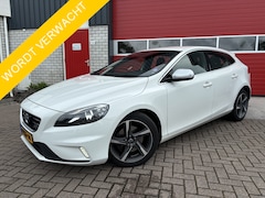 Volvo V40 - 1.6 T2 R-Design TREKHAAK / NWE D-RIEM / NAVI / CLIMA / PDC / BLUETOOTH / CRUISE / NL-AUTO