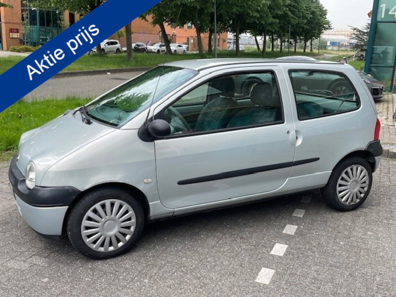 Renault Twingo - 1.2 Emotion | KM 167530 | APK TM 14/03/2026 El.Ramen | Radio BELLEN IS SNELLER TEL 0639780 - AutoWereld.nl