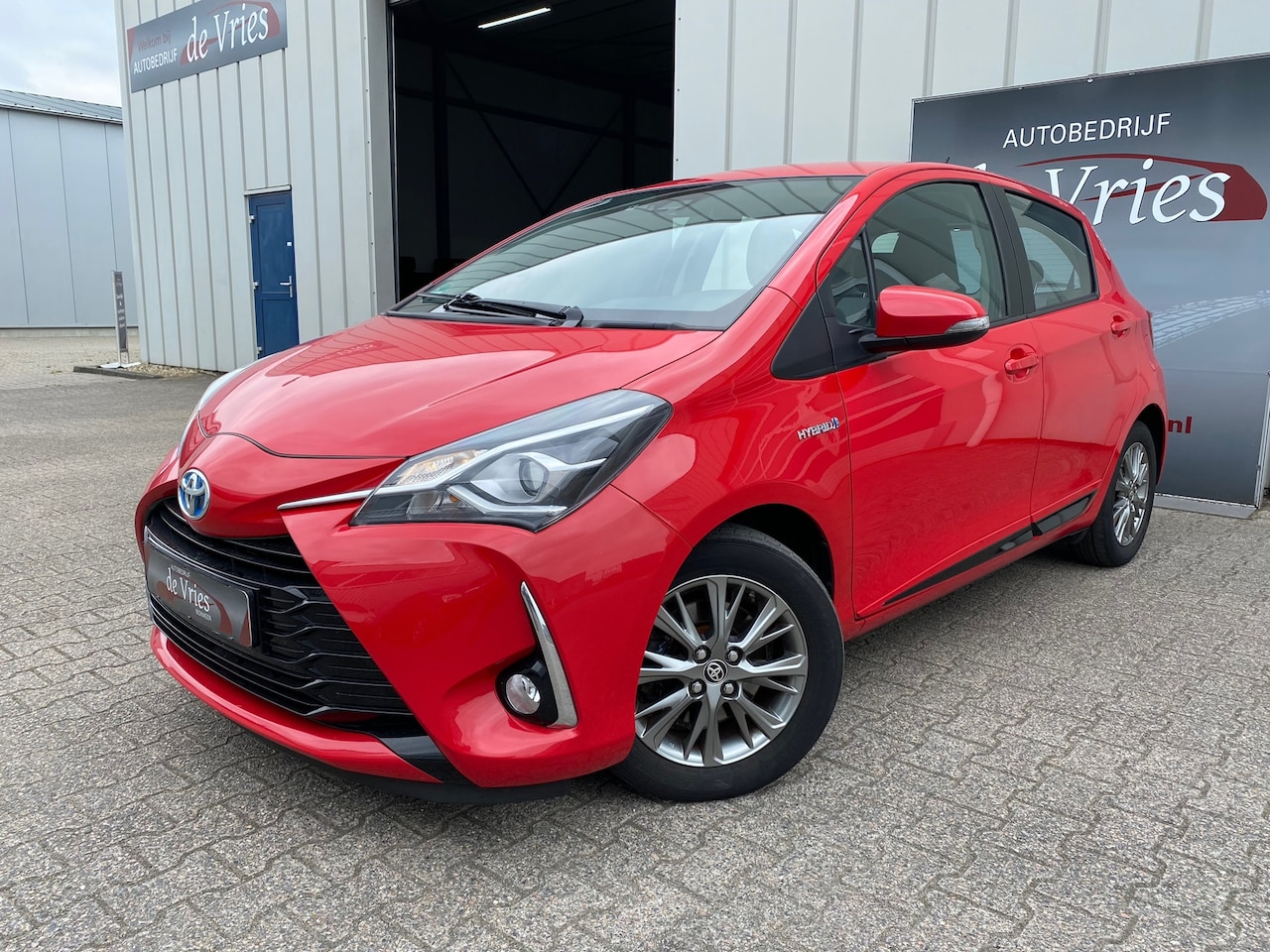 Toyota Yaris - 1.5 Hybrid Premium / Clima / Camera / Stoelverw. / Lane Keeping - AutoWereld.nl