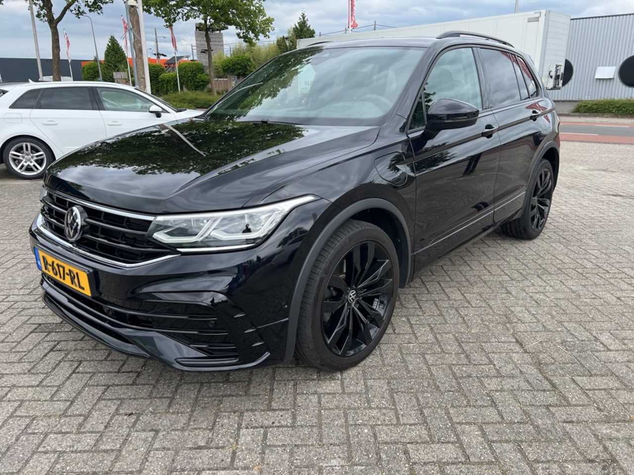Volkswagen Tiguan - 1.4 TSI eHy R-line - AutoWereld.nl