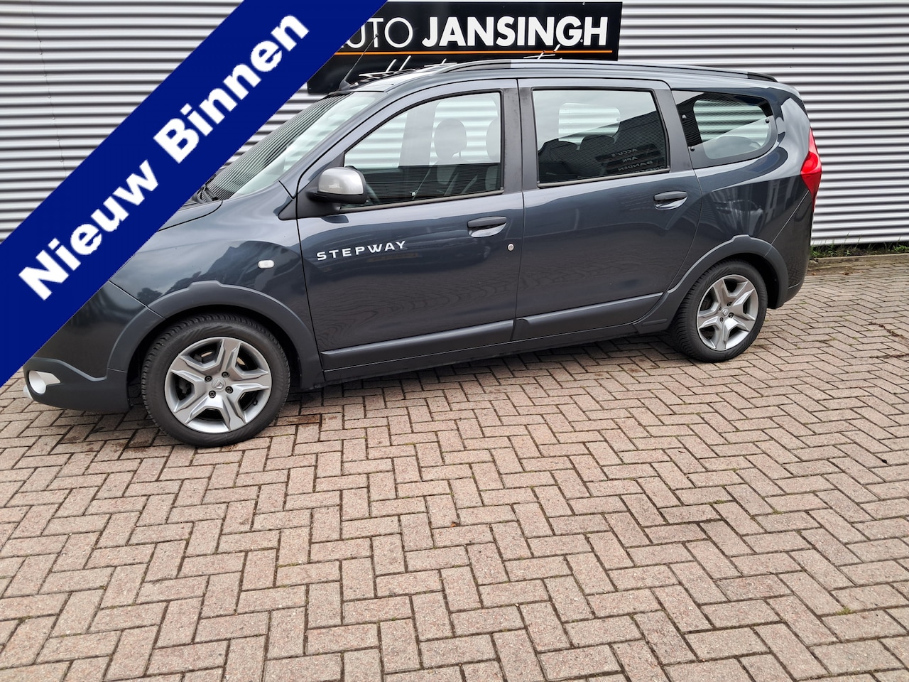 Dacia Lodgy - 1.3 TCe Stepway 7persoons!! | Airco | Cruise control | Trekhaak | Navigatie | RIJKLAARPRIJ - AutoWereld.nl