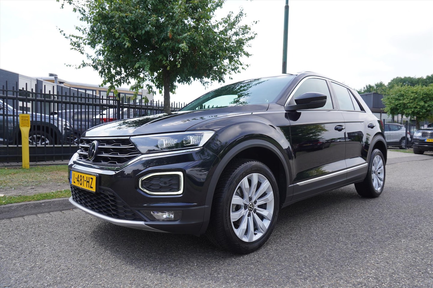 Volkswagen T-Roc - 1.5 TSI 150pk 7-DSG Sport Apple Carplay Multi Media - AutoWereld.nl