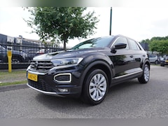 Volkswagen T-Roc - 1.5 TSI 150pk 7-DSG Sport Apple Carplay Multi Media