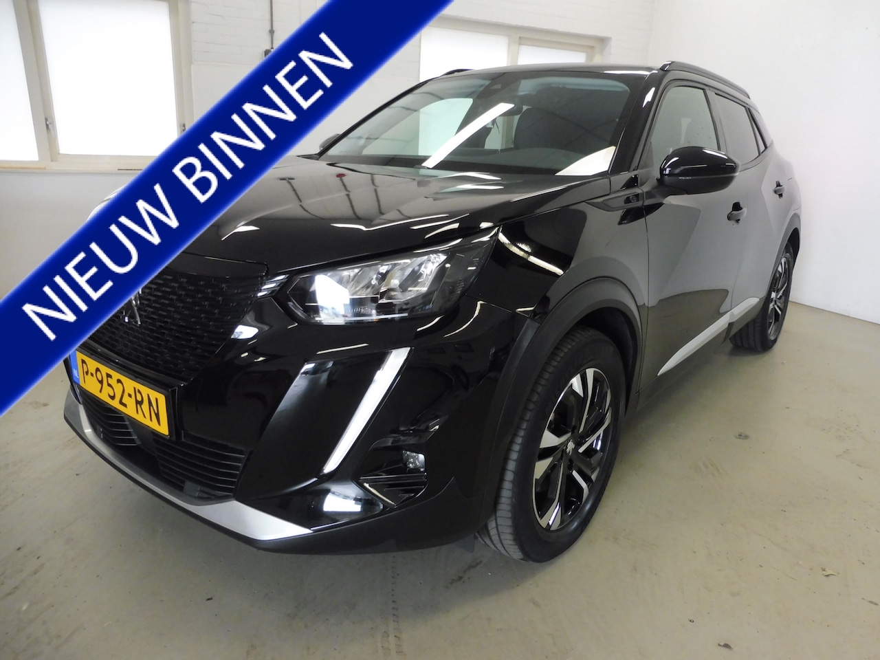 Peugeot e-2008 - EV Blue Lease Allure 50 kWh Camera | DAB | LMV 17" | Stof/leer | LED | Navi |  NL auto | G - AutoWereld.nl
