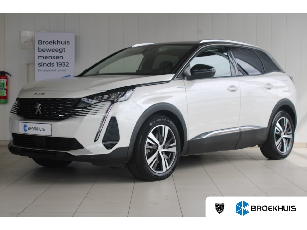 Peugeot 3008 - 1.6 HYbrid 225-PK Allure Pack Business AUTOMAAT | PARKEERCAMERA | NAVI | CARPLAY | FULL LE - AutoWereld.nl