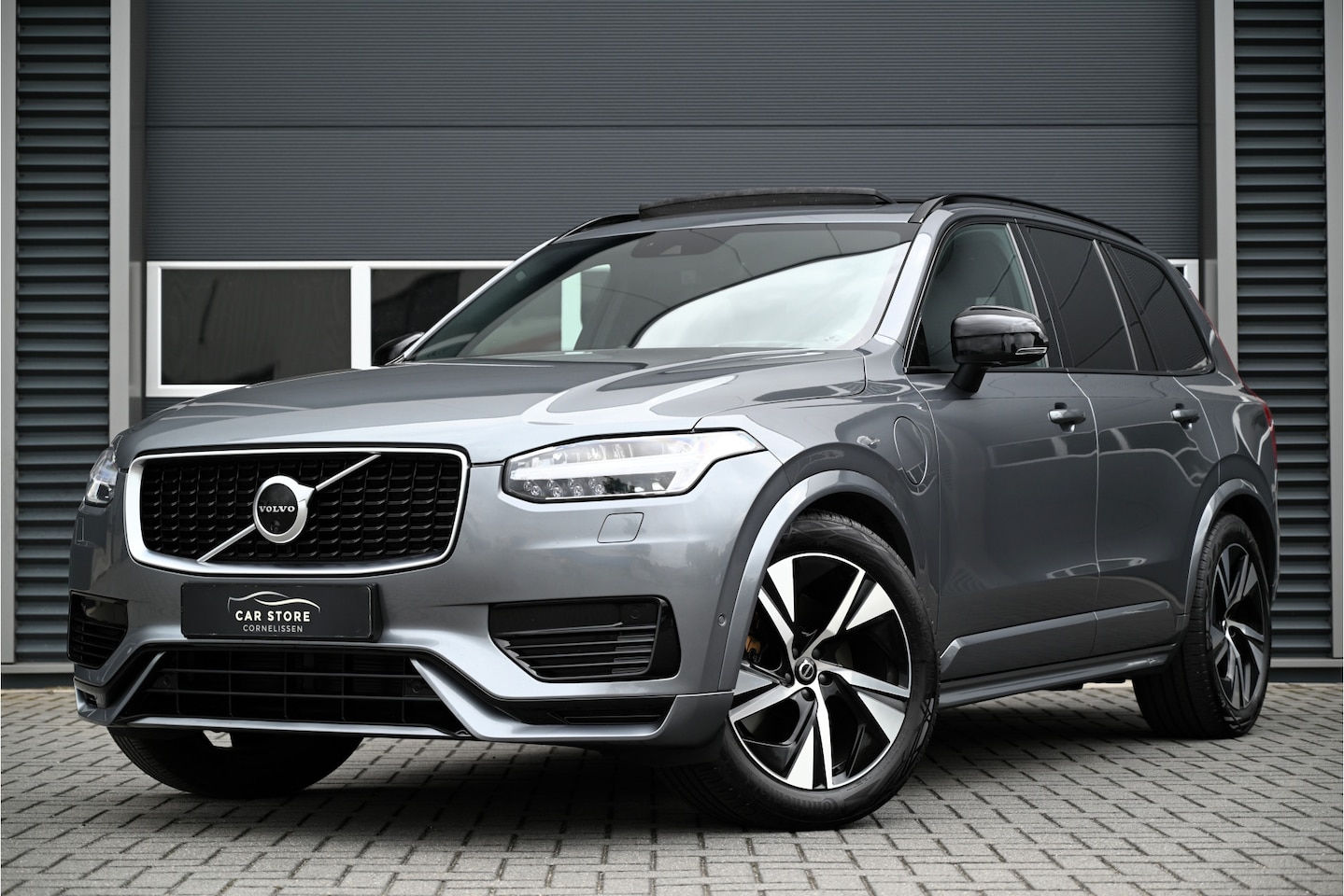 Volvo XC90 - 2.0 T8 AWD R-DESIGN / PANO / B&W / LUCHTVERING / HUD / CARBON / STOEL VENTILATIE / TREKHAA - AutoWereld.nl