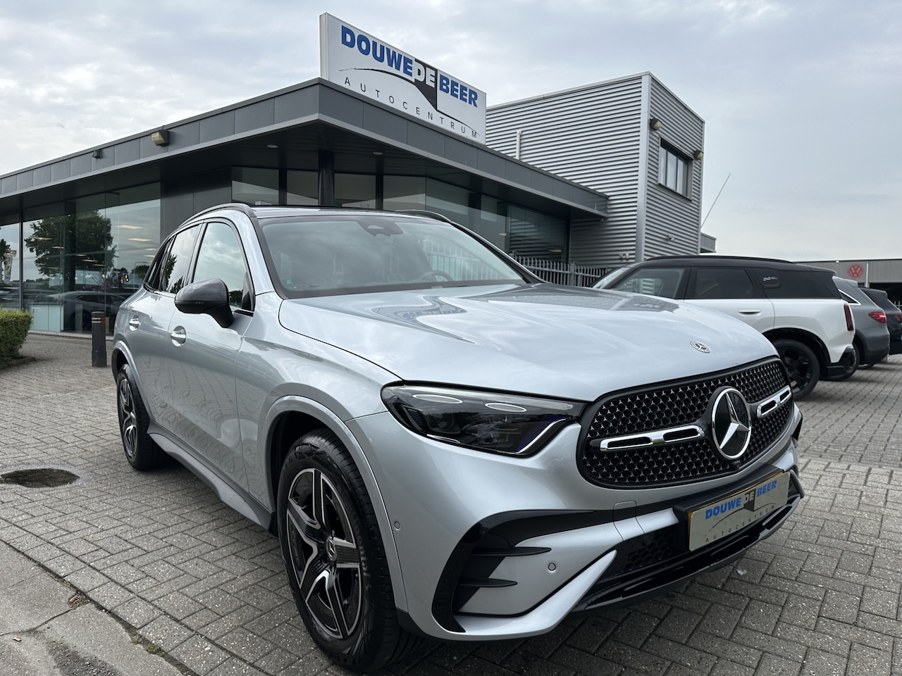 Mercedes-Benz GLC-klasse - 300e 4MATIC AMG Line Night Pano-Dak | Trekhaak | Leer | Stoel & Stuurverw. | 360-Camera - AutoWereld.nl