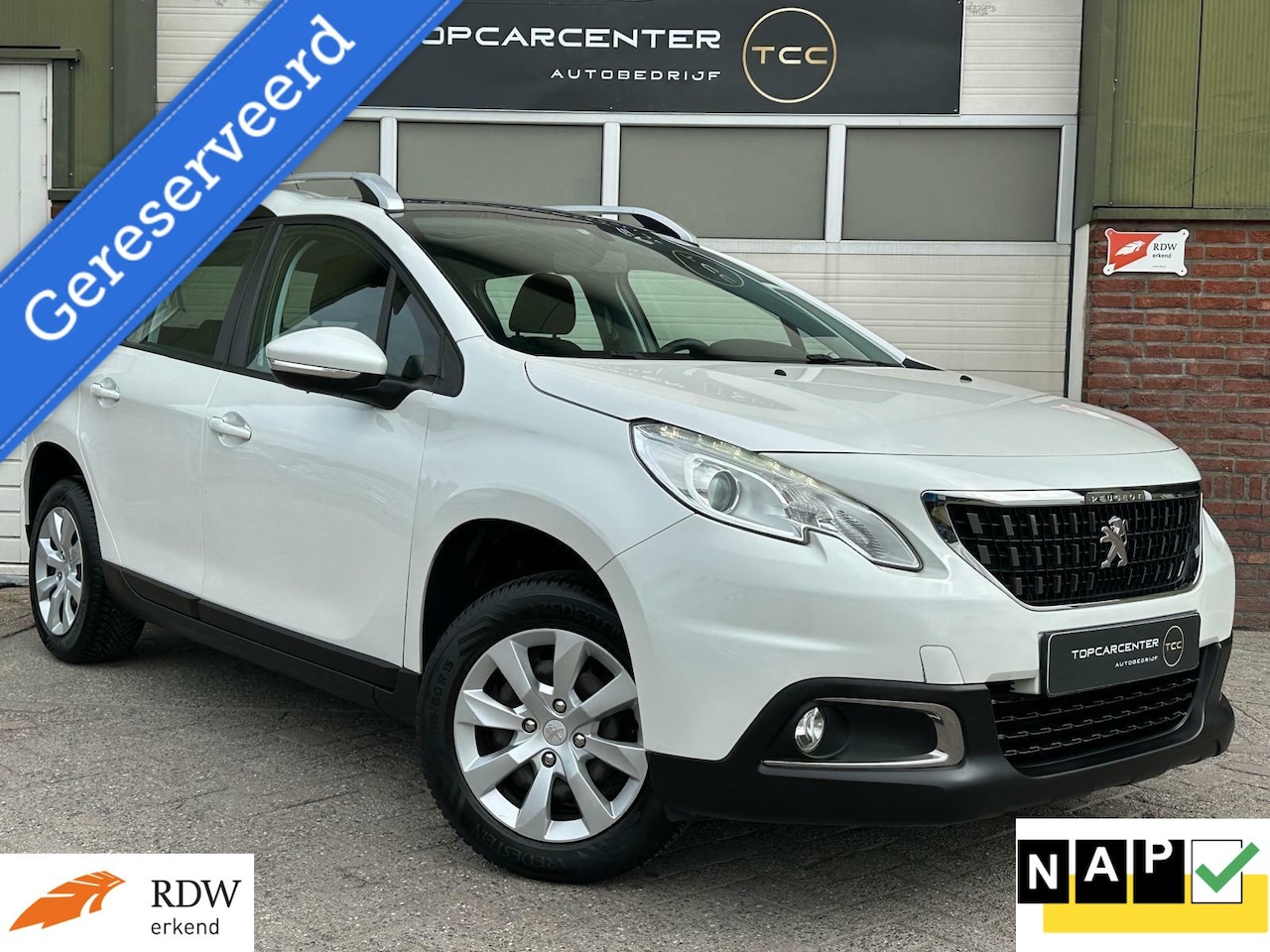 Peugeot 2008 - 1.2 PureTech Blue Lion/PANO/PAKRS/NAVI/APK/NAP - AutoWereld.nl