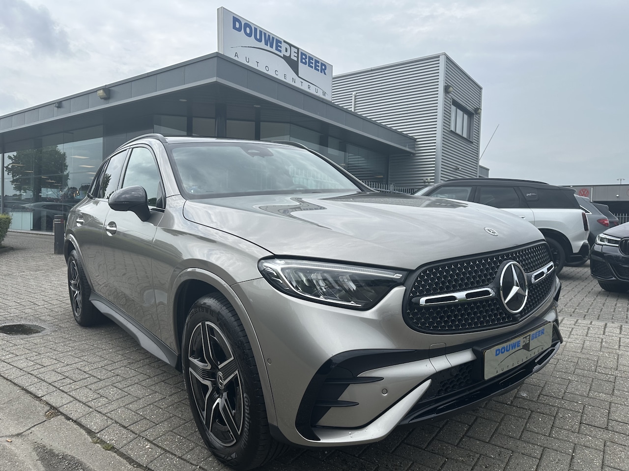 Mercedes-Benz GLC-klasse - 300e 4MATIC AMG Line Night Pano-Dak | Trekhaak | 360-Camera | Stoel & Stuurverw. - AutoWereld.nl