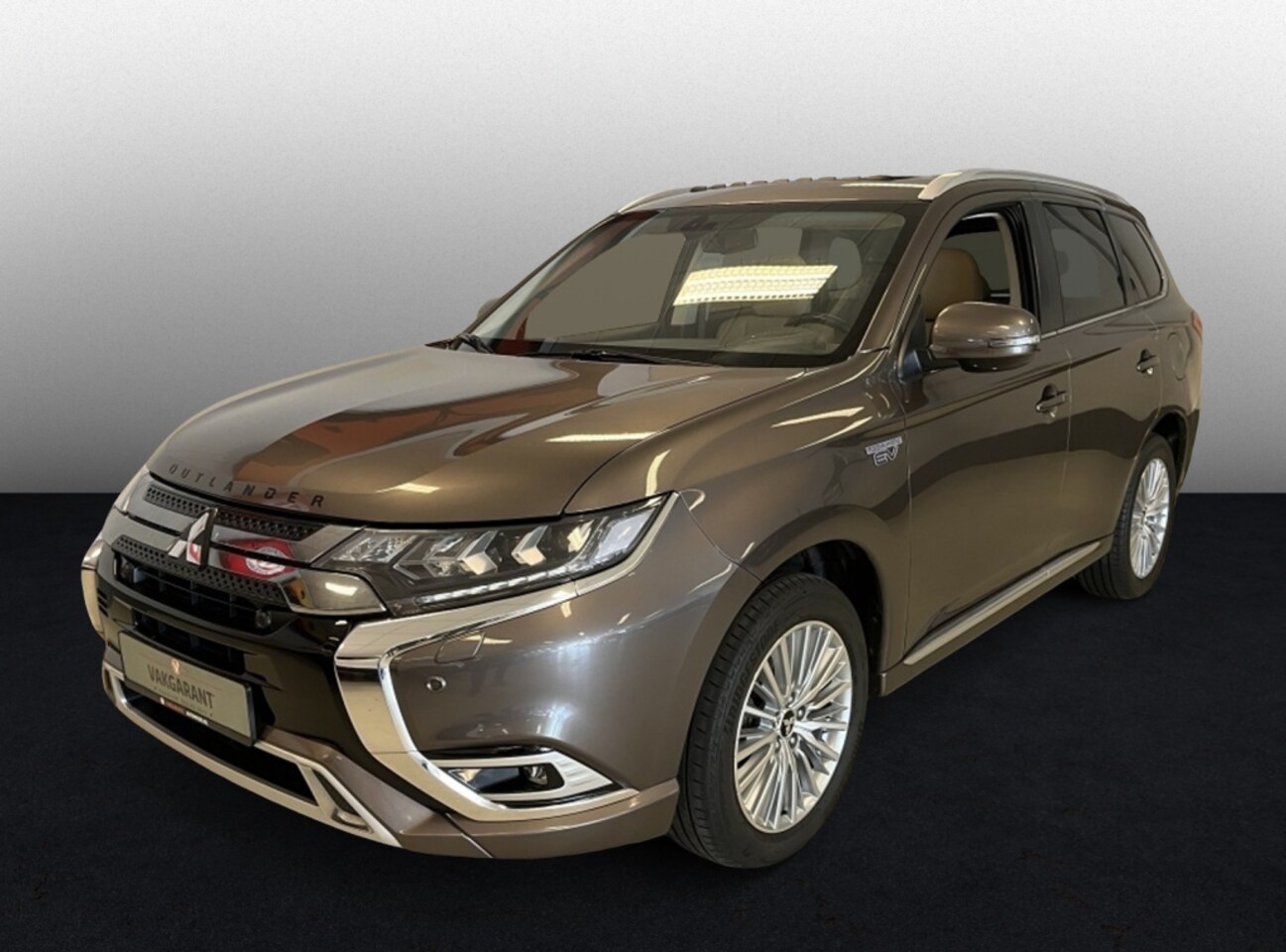 Mitsubishi Outlander - 2.4 PHEV Intense 2.4 PHEV Intense+ ( Unieke kleurencombinatie !! ) - AutoWereld.nl