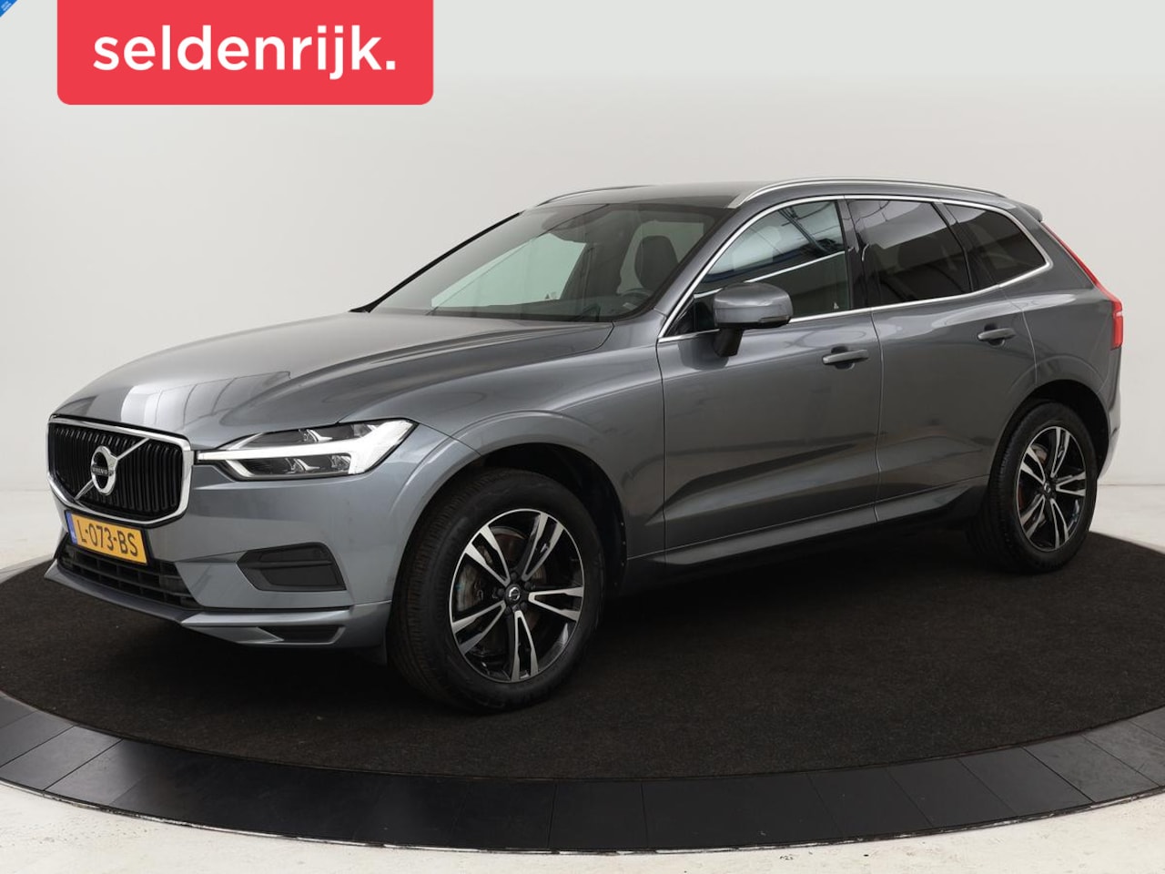 Volvo XC60 - 2.0 D4 Momentum Pro | Trekhaak | Camera | Half leder | Carplay | Navigatie | Full LED | Cl - AutoWereld.nl