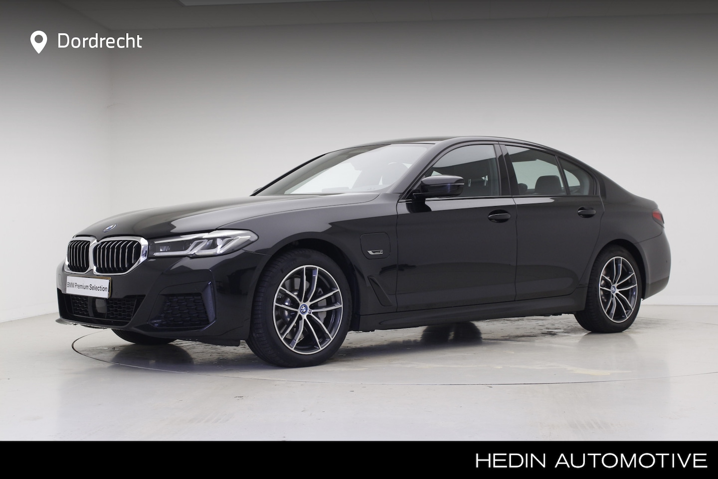 BMW 5-serie - 530e xDrive M-Sport | Camera | Hifi | Driving Assistant Professional - AutoWereld.nl