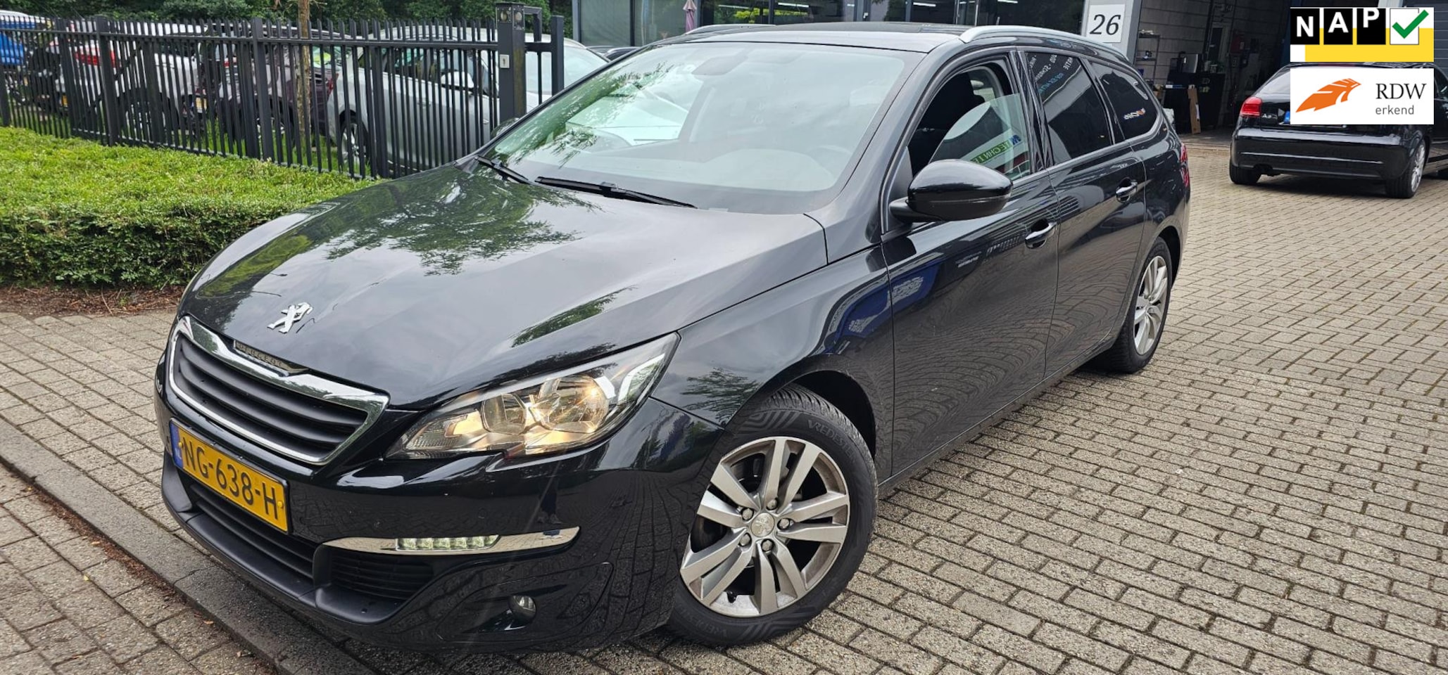 Peugeot 308 SW - 1.2 PureTech Blue Lease Executive 1.2 PureTech Blue Lease Executive - AutoWereld.nl