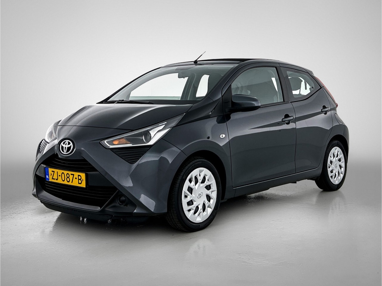 Toyota Aygo - 1.0 VVT-i x-play | Vouwdak | Cruise control | Airconditioning | Camera | - AutoWereld.nl