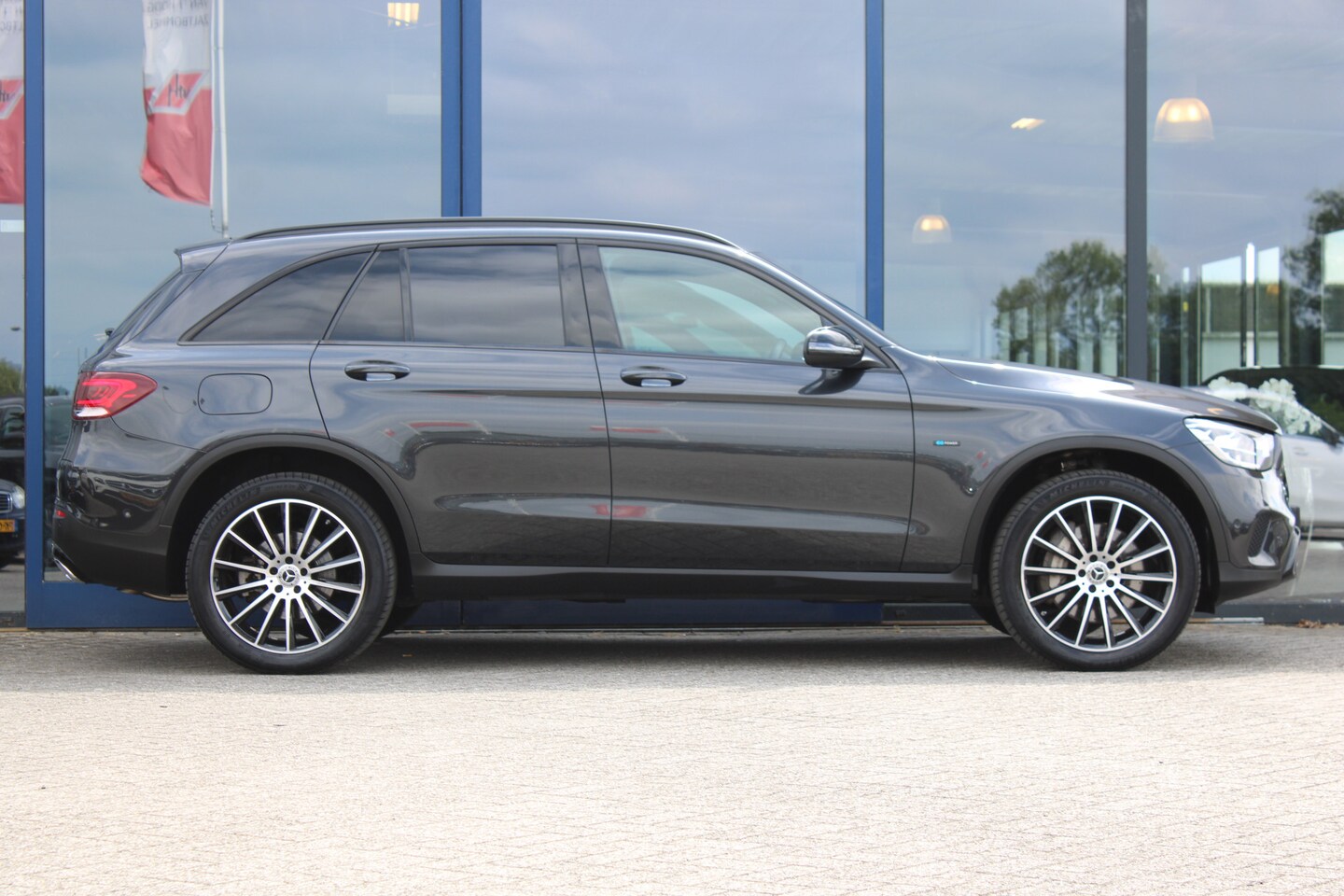 Mercedes-Benz GLC-klasse - 300e 4MATIC Advantage NIGHT PAKKET DISTRONIC CARPLAY VIRTUAL TREKHAAK 20'' AMG - AutoWereld.nl