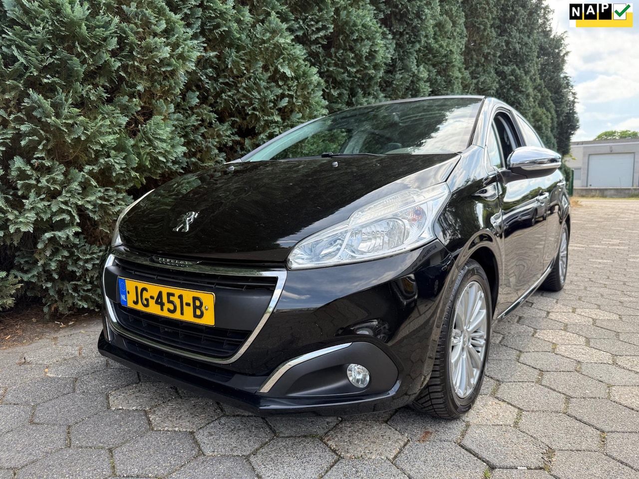 Peugeot 208 - 1.2 PureTech Allure | Pano - AutoWereld.nl