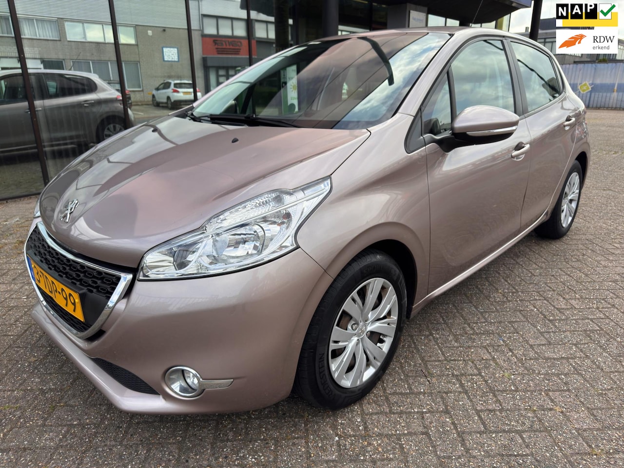 Peugeot 208 - 1.2 VTi Envy / Navi / PDC / Airco / 5-Drs - AutoWereld.nl
