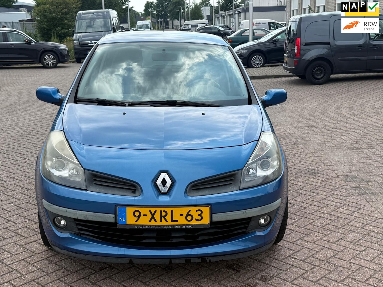 Renault Clio - 1.4-16V Authentique 1.4-16V Authentique - AutoWereld.nl