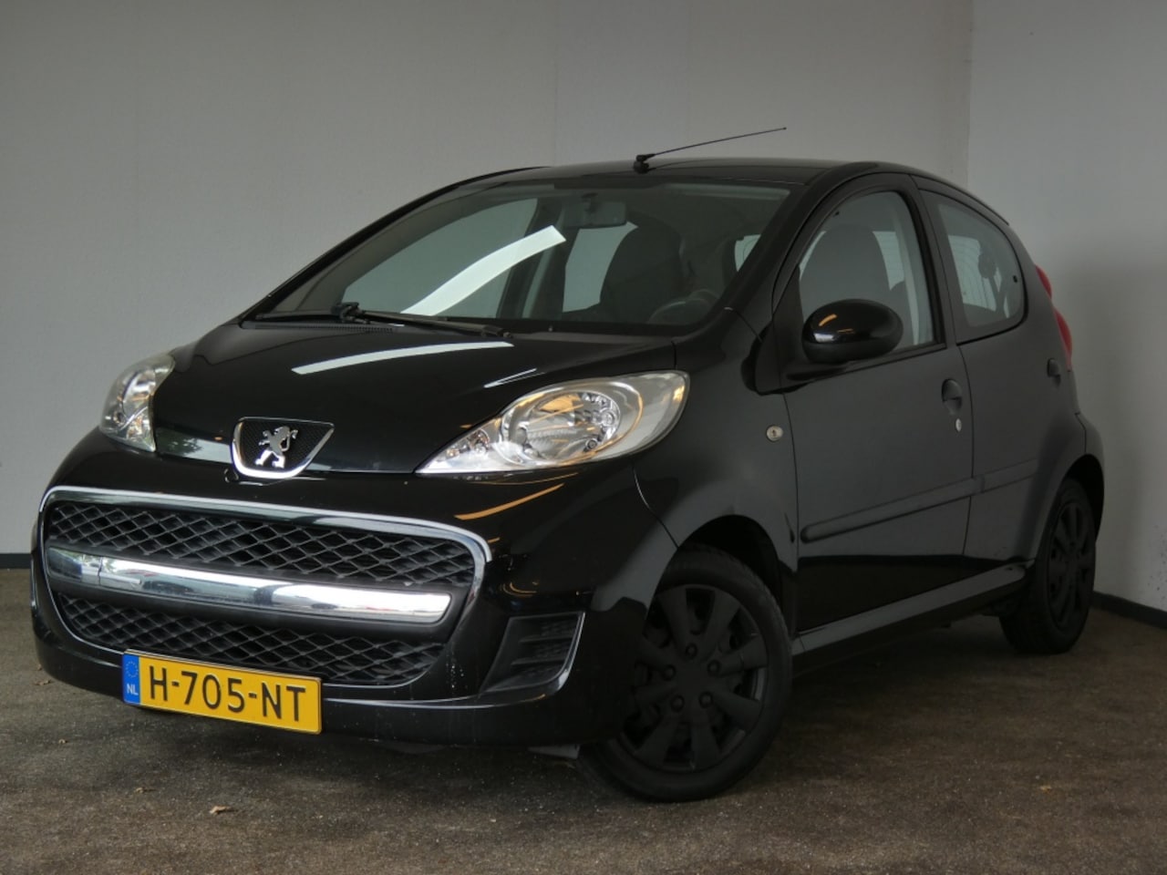 Peugeot 107 - NWE APK 1.0-12V XR - AutoWereld.nl