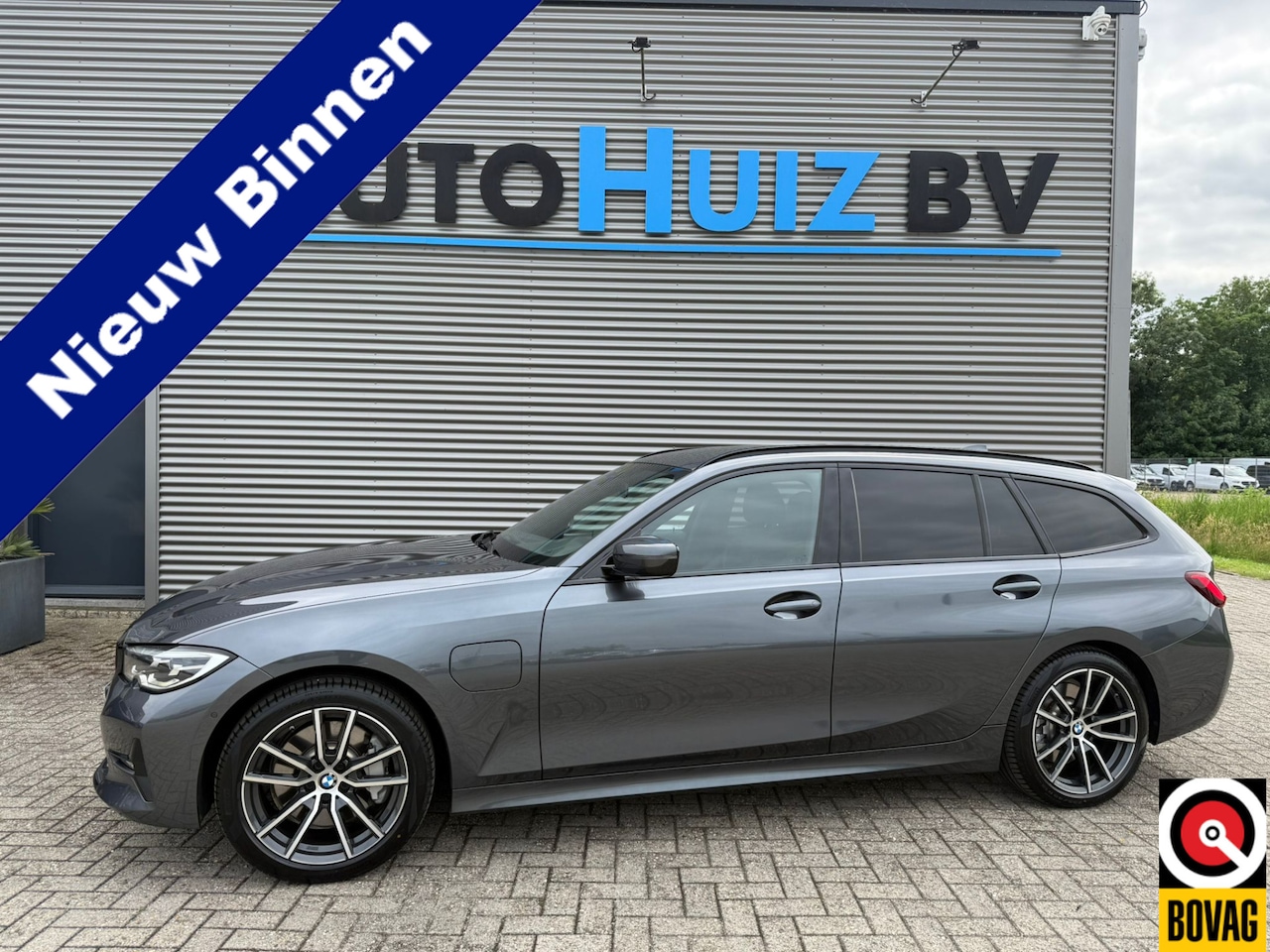 BMW 3-serie Touring - 330e Executive Sport Line 18 inch Achteruitrijcamera Keyless Entry HiFi Pakket DAB Stoelve - AutoWereld.nl