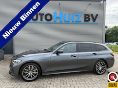 BMW 3-serie Touring - 330e Executive Sport Line 18 inch Achteruitrijcamera Keyless Entry HiFi Pakket DAB Stoelve