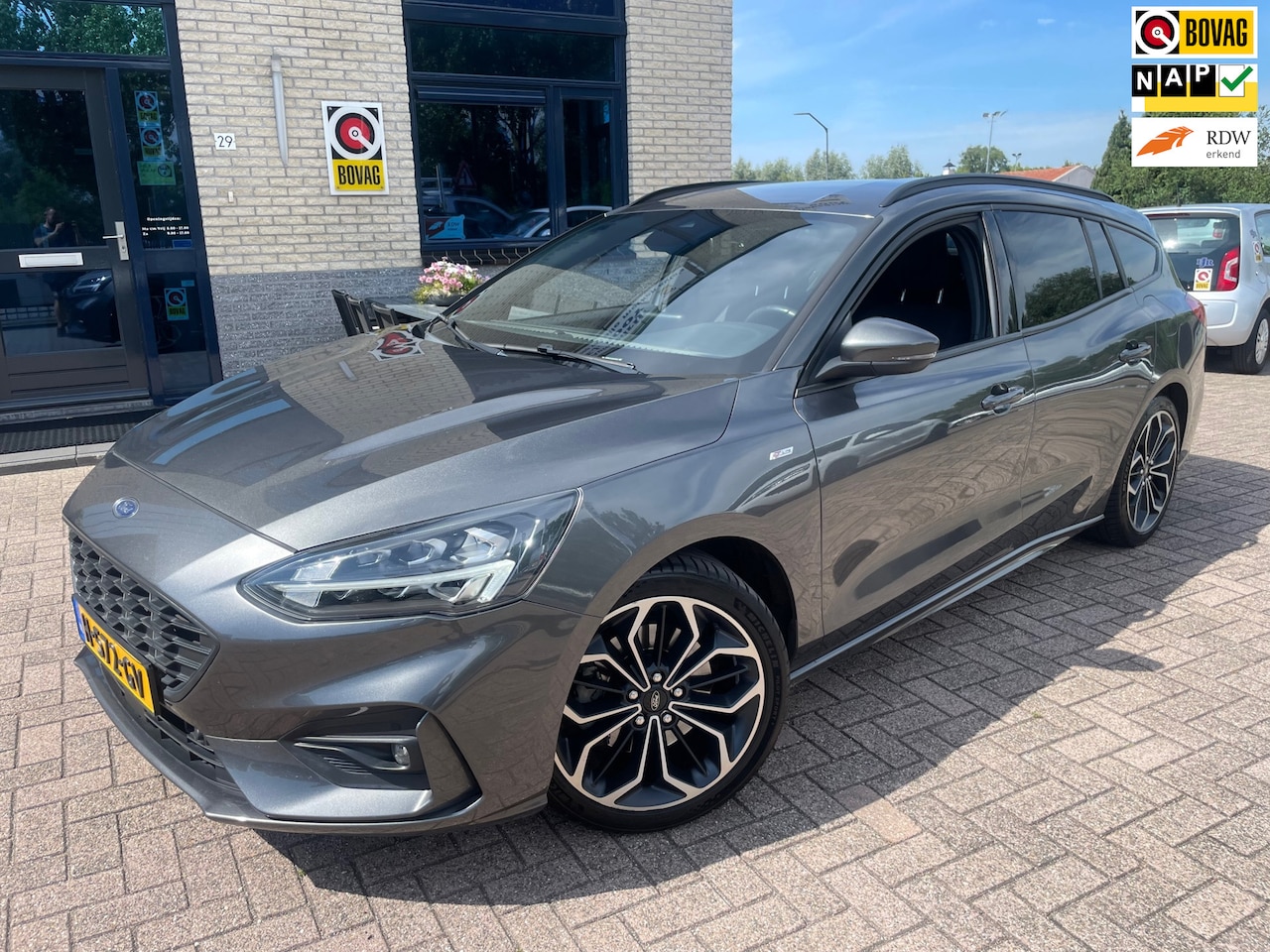 Ford Focus Wagon - 1.5 EcoBoost ST Line Business-NAV-CAM-PDC - AutoWereld.nl