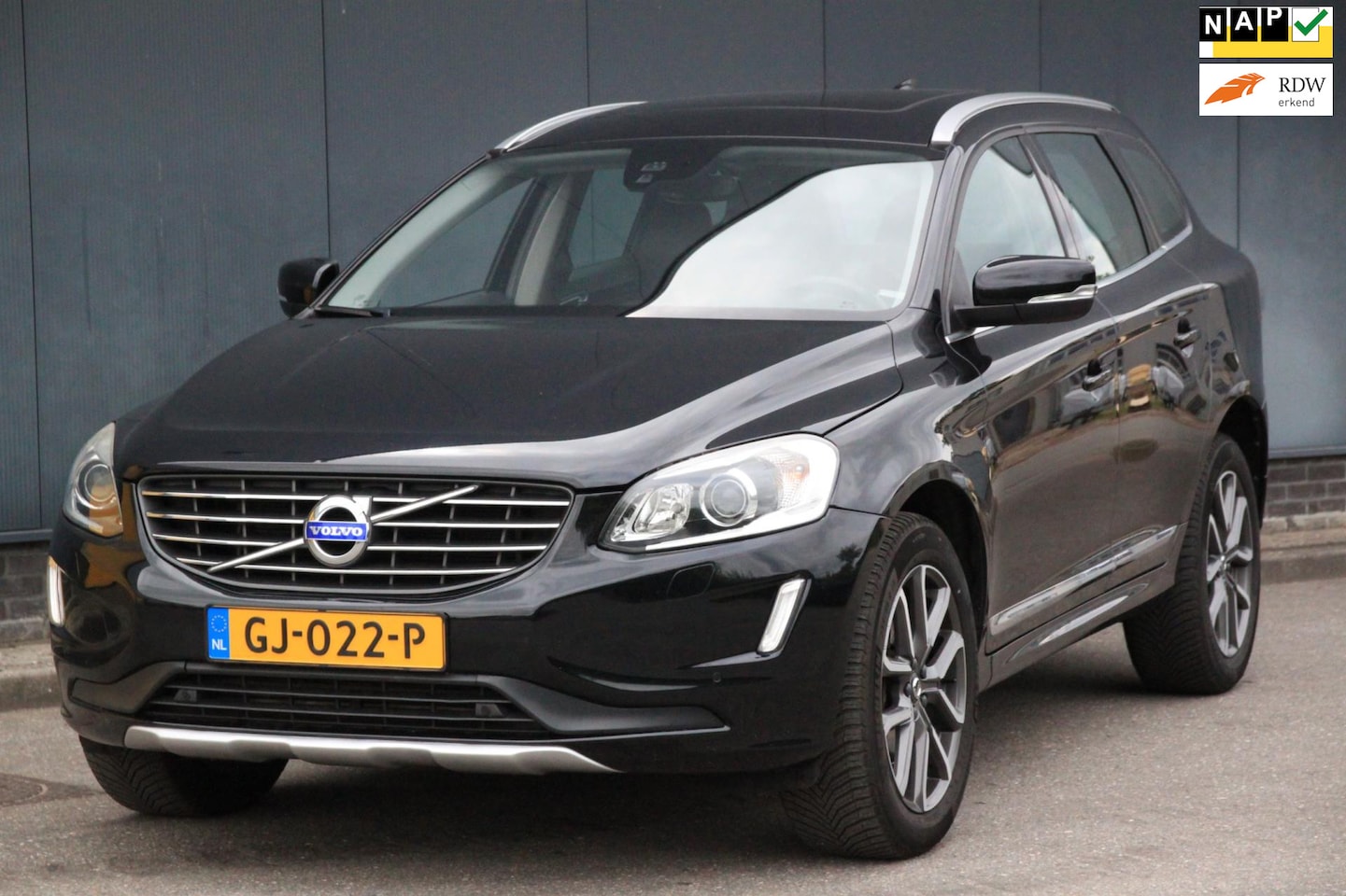 Volvo XC60 - 2.0 D4 FWD Ocean Race Panorama-Elek,Dak/Camera/Xenon/Parkeersensor v,a/Leer - AutoWereld.nl