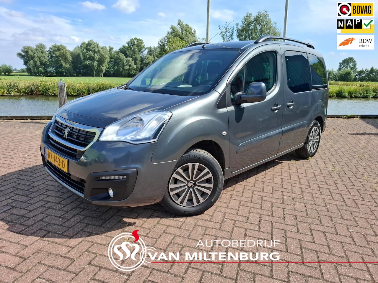 Peugeot Partner Tepee - 1.2 PureT. Active Airco Cruise Trekhaak PDC Dubbele Schuifdeur - AutoWereld.nl
