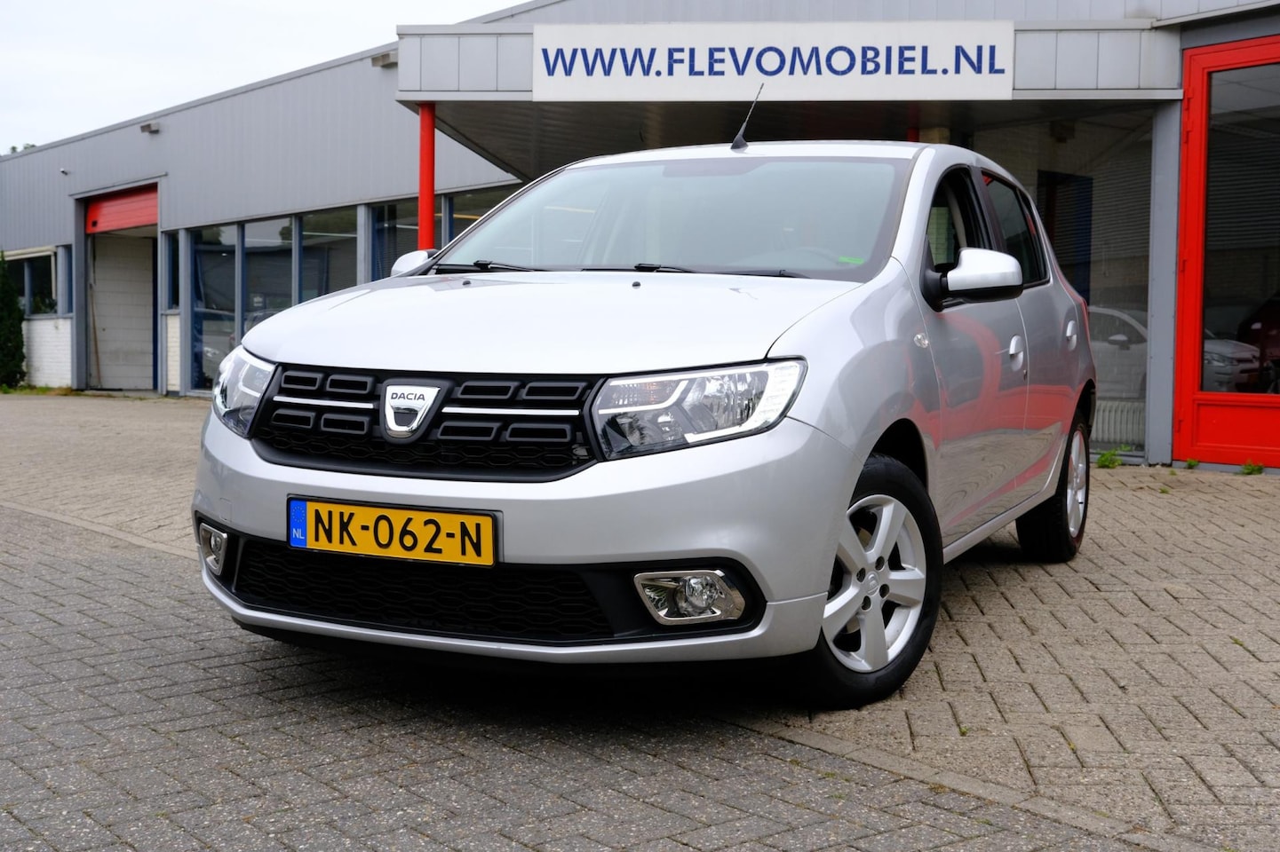 Dacia Sandero - 0.9 TCe Laureate Aut. Airco|LMV|PDC - AutoWereld.nl