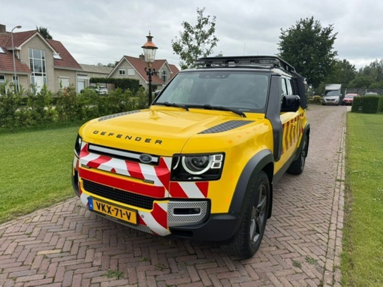 Land Rover Defender 110 - 3.0 110 MHEV X-dynamic HSE 6 cil  grijs kenteken - AutoWereld.nl