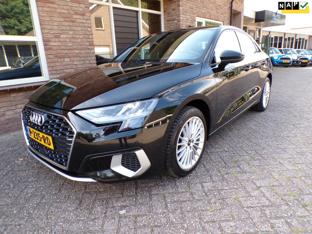 Audi A3 Limousine - 30 TFSI S edition 30 TFSI S edition - AutoWereld.nl