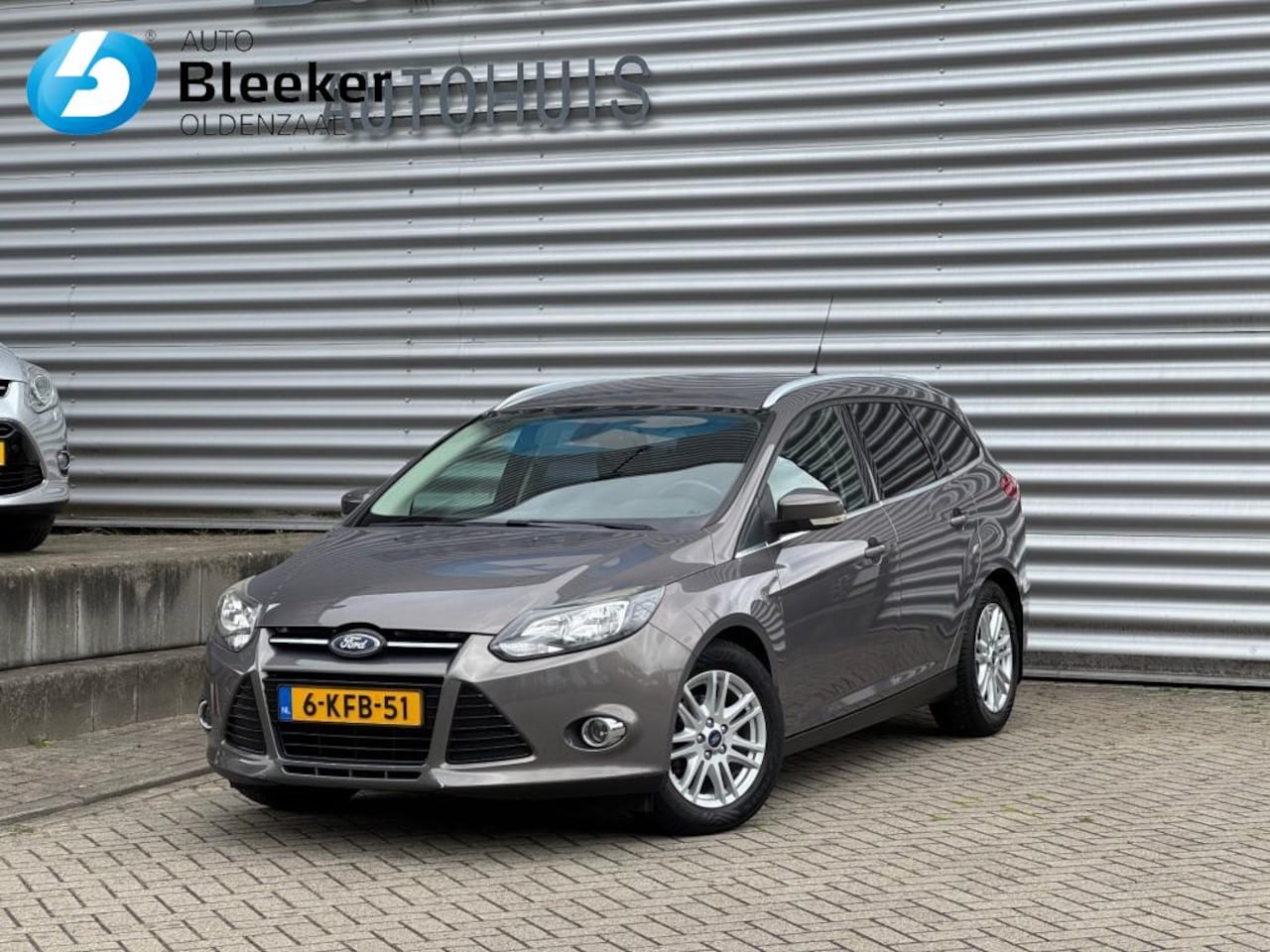 Ford Focus - 1.0 Ecob. Titanium Airco NIEUWE MOTOR BIJ KM 137198 Trekhaak Voorruit en stoel verwarmd Cr - AutoWereld.nl