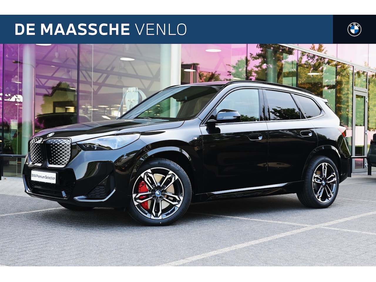 BMW iX1 - eDrive20 M Sport / Panoramadak / Trekhaak / Sportstoelen / Adaptieve LED / M Adaptief onde - AutoWereld.nl