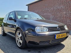 Volkswagen Golf - 1.6-16V Highline