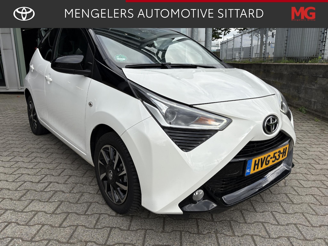 Toyota Aygo - 1.0 VVT-i x-clusiv bi- tone - AutoWereld.nl
