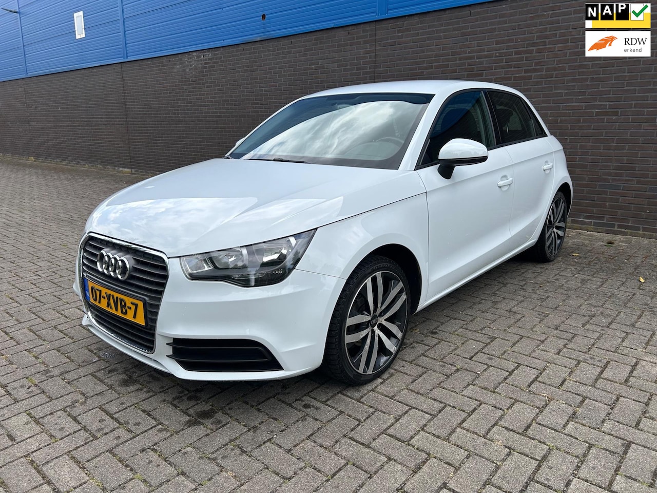 Audi A1 Sportback - | 5-Deurs | Navi | Isofix | 17” LM Velgen | Cruise Control | Airco | Start/Stop | Centrale - AutoWereld.nl